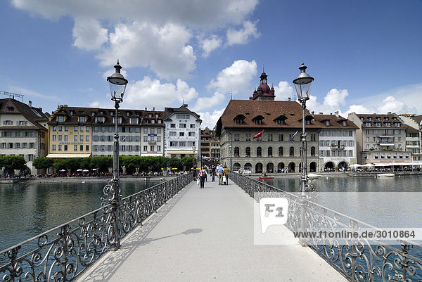 Luzern - Rathaussteg und Altstadt - Schweiz  Zentralschweiz  Europa.