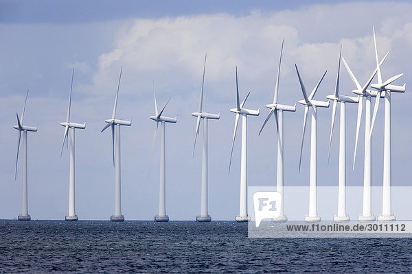 Windkraftanlage vor der Küste
