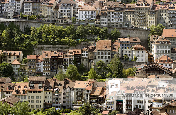 Altstadt von Freiburg/Fribourg  Schweiz. Freiburg liegt an der Sprachgrenze der französischsprachigen zur deutschsprachigen Schweiz. Freiburg ist eine Zähringerstadt.