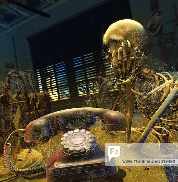 Skelett wartet auf das Klingeln eines alten Telefons