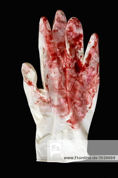 Nahaufnahme von Blutflecken am Handschuh