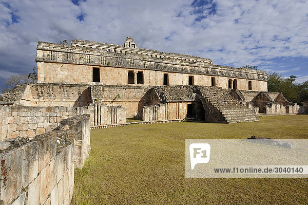 Der Palast (Palacio Teocalli) in der Maya-Ruinenstätte von Kabah