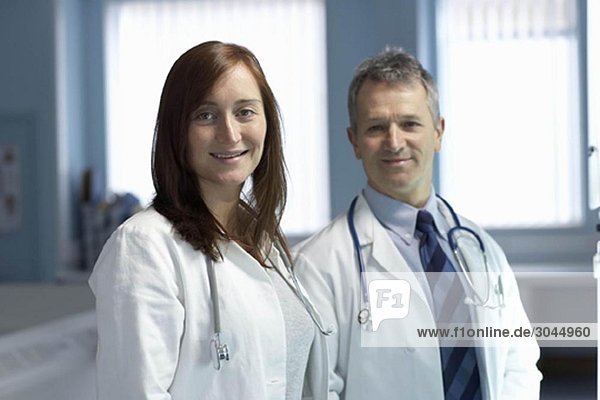 Portrait von zwei Ärzten