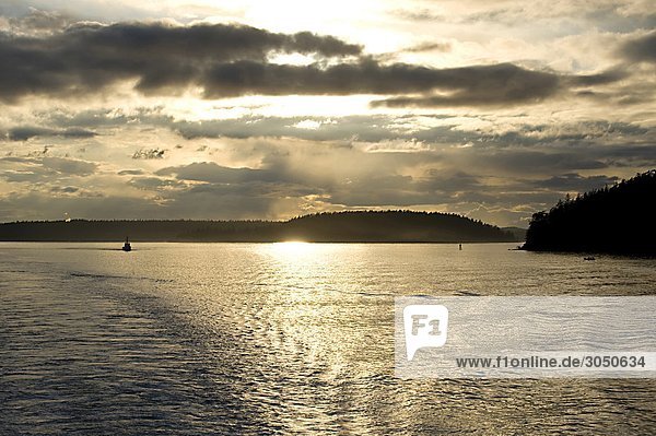 USA  Washington State  San Juan Island bei Sonnenuntergang