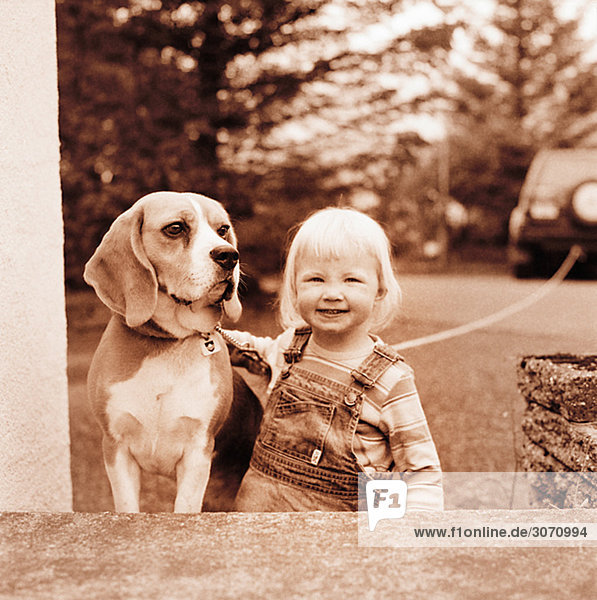 Ein Mädchen mit einem Hund Island