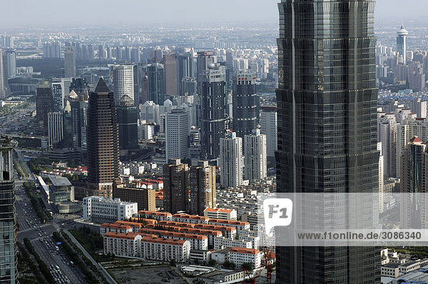 Hochhäuser im Stadteil Lujiazui  Bezirk Pudong  Shanghai  China. Vorn: Jinmao Tower