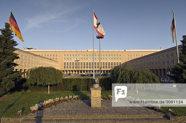 Flughafen Tempelhof  erbaut 1934-1941  Berlin  Deutschland