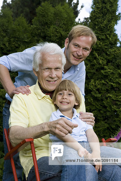 Porträt eines Mannes mit seinem Sohn und Enkel