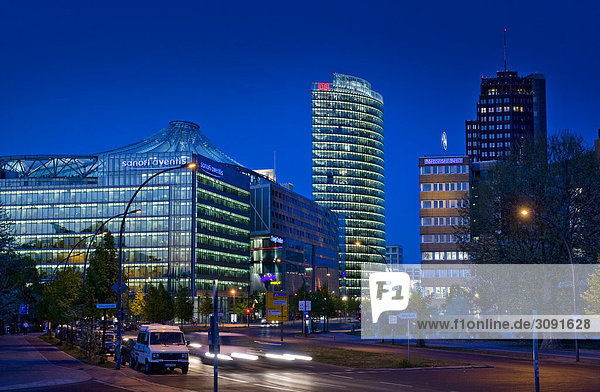 Potsdamer Platz mit Bahntower und Sony-Center  Berlin  Deutschland