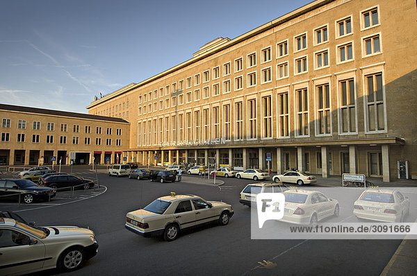 Flughafen Tempelhof  erbaut 1934-1941  Berlin  Deutschland