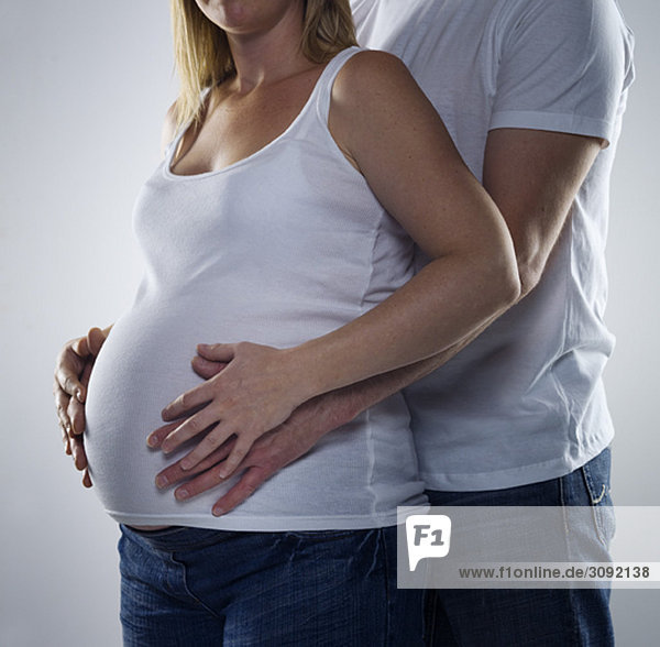 Mann mit schwangerer Frau