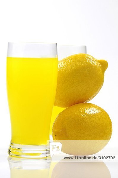 Gläser Zitronensaft