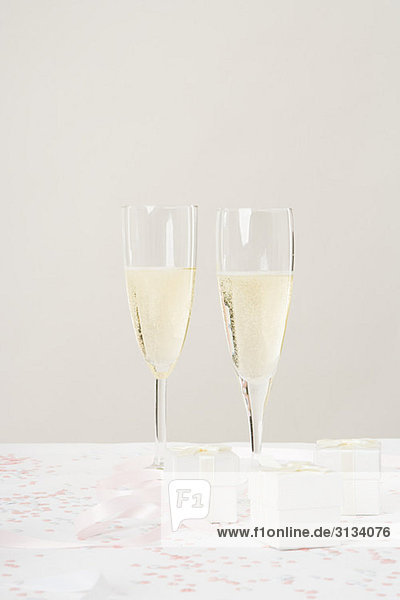 Zwei Champagnerflöten