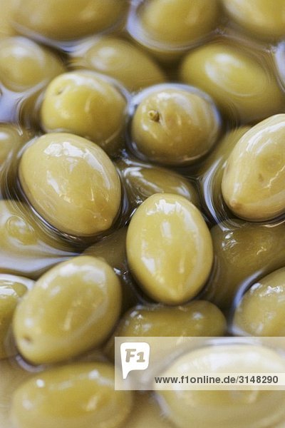 Eingelegte Oliven  bildfüllend