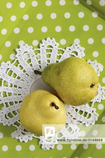 Two Williams pears