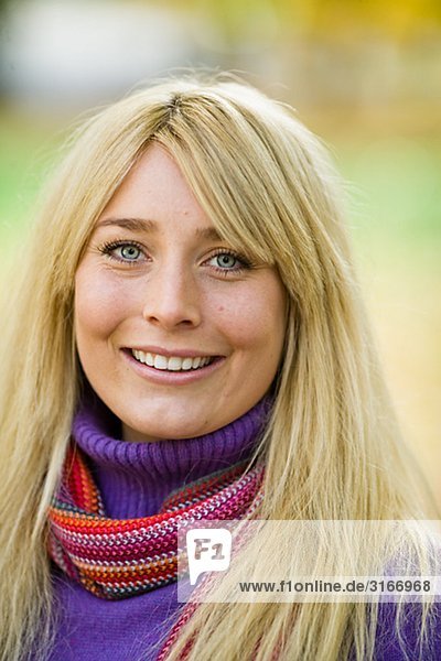 Portrait einer lächelnden jungen Frau Schweden.