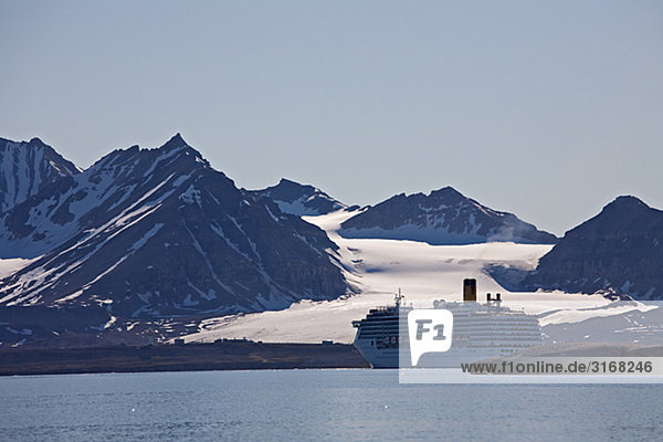 Ein Kreuzer in Svalbard Norwegen.