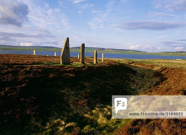 Standing Steine in einem Kreis Orkney Schottland Großbritannien.