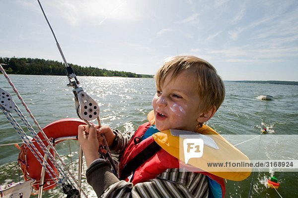 Junge - Person Segelboot