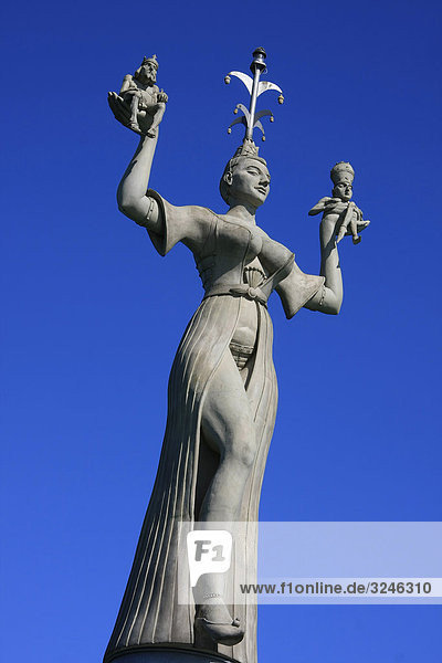 Imperia-Statue am Hafen von Konstanz,  Deutschland,  Flachwinkelansicht