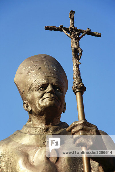 Polen,  Krakau,  Eine Statue des verstorbenen polnischen Papstes Johannes Paul II.