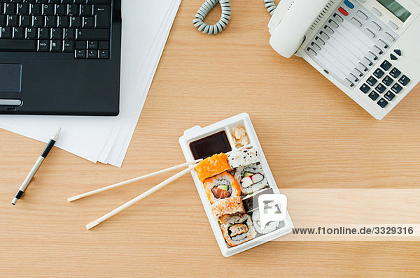Sushi am Schreibtisch