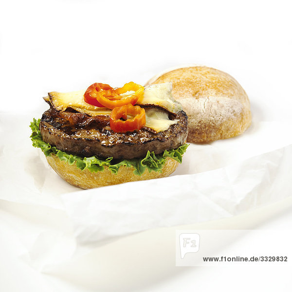 Hamburger auf weißem Hintergrund