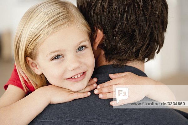 vater und kumpel ficken tochter vater und kumpel ficken tochter