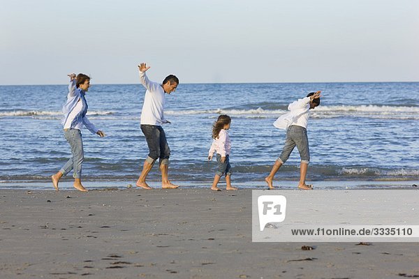 Familie am Strand.