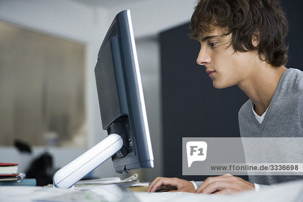 Student mit Computer