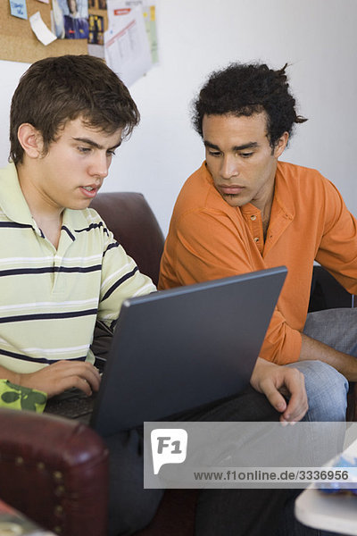 College studets collaborating with laptop computer