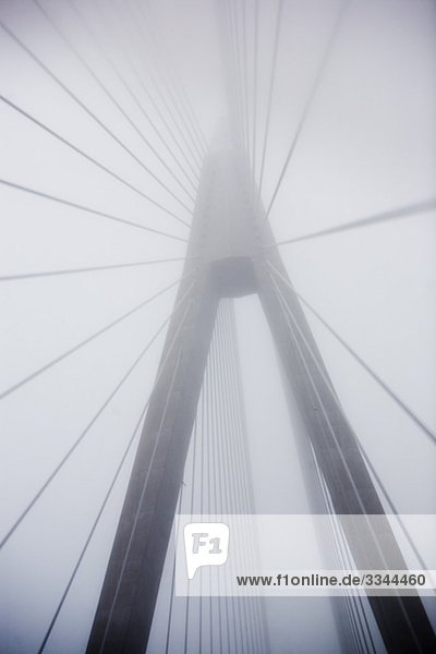 Eine Brücke in einem Haze  Schweden.