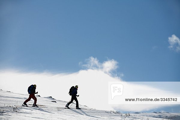 Zwei Skifahrer,  Abisko,  Lappland,  Schweden.