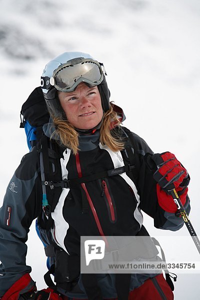 Eine weibliche Skifahrer  Abisko  Lappland  Schweden.