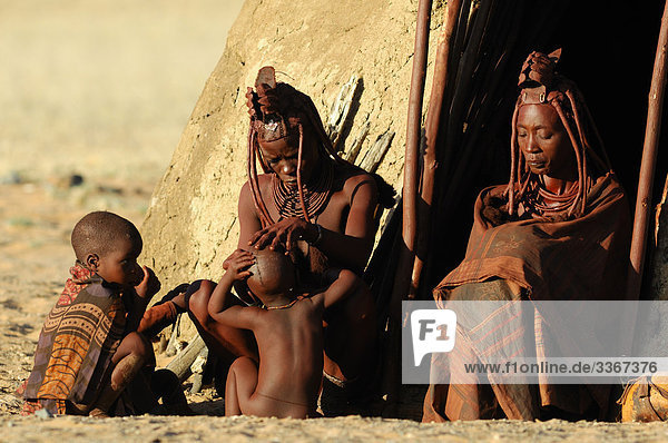 Frau Wohnhaus Namibia Ethnisches Erscheinungsbild Naturvolk Afrika