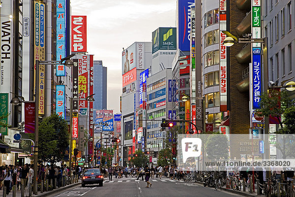 Japan Tokyo City Bezirk Shinjuku Shinjuku Dori Street