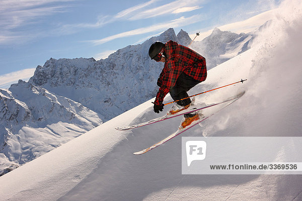 Berg Winter Geschwindigkeit Skifahrer Mensch schnitzen Skisport Ski Kanton Graubünden Schnee Schweiz Wintersport