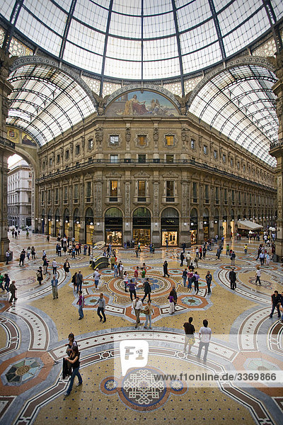10871916  Italy  Lombardy  Milan  Milano  Vittorio Emmanuelle Galleria  shopping  shopping  holidays  travel