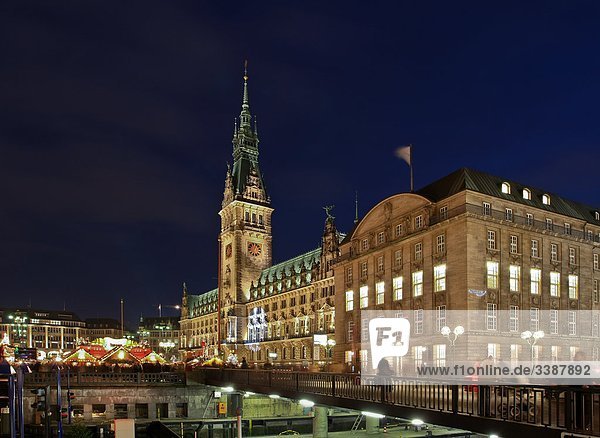 Town hall and lock bridge  Hamburg  Germany