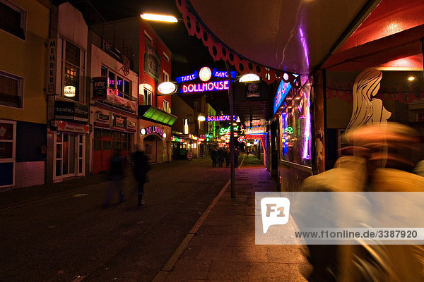 Bars und Nachtklubs auf der Großen Freiheit  Sankt Pauli  Hamburg  Deutschland