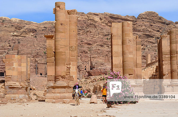 Säulen  Petra  Jordanien  Asien