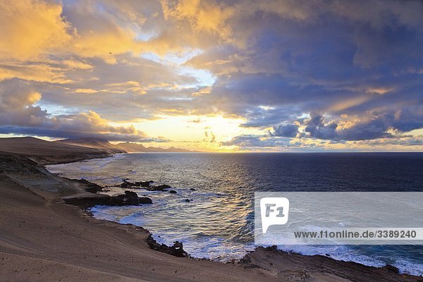 Küste von Costa Calma bei Sonnenuntergang Fuerteventura Spanien
