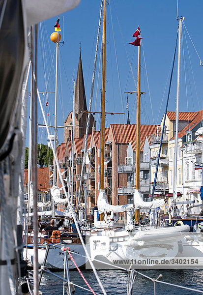 Segelschiffe im Hafen  Sonderburg  Dänemark  Europa