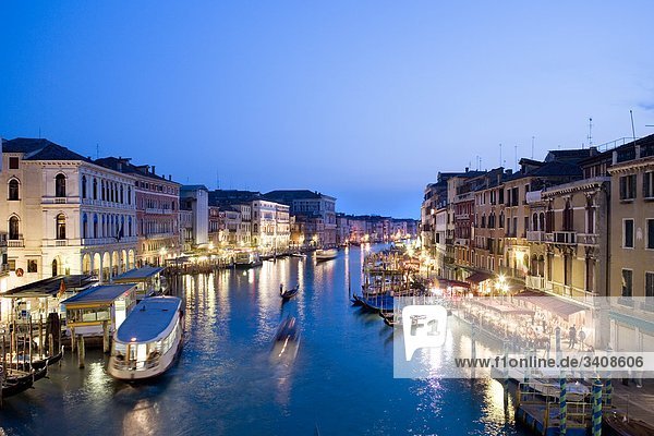 Boote auf dem Canale Grande  Venedig  Italien  Erhöhte Ansicht