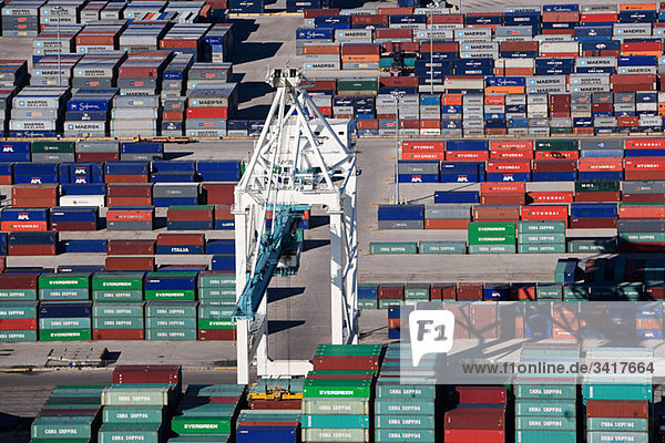 Containerterminal im Hafen von Miami