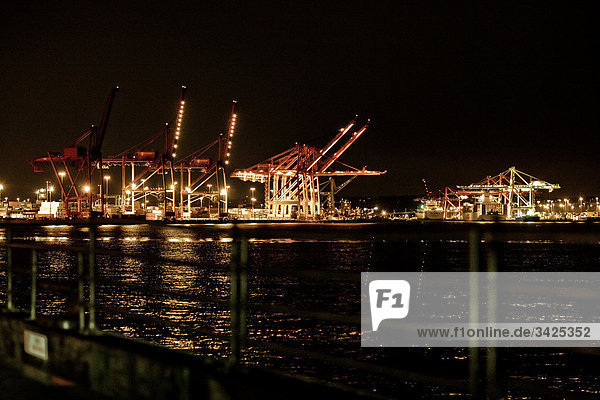 Hafen von Seattle bei Nacht  USA