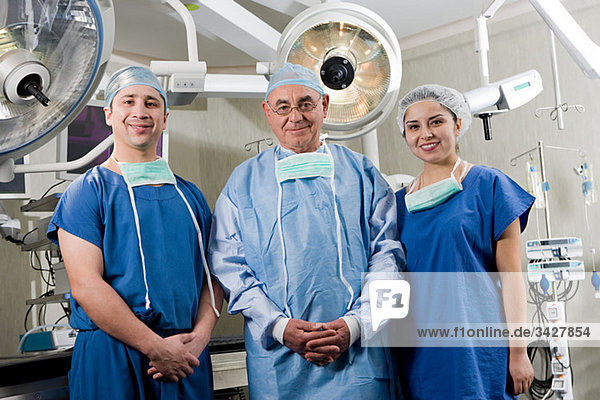 Chirurgen im Operationssaal
