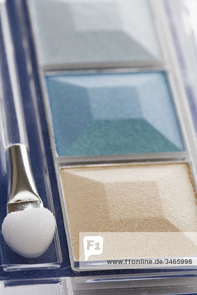 Lidschatten-Kompakt mit Make-up-Pinsel