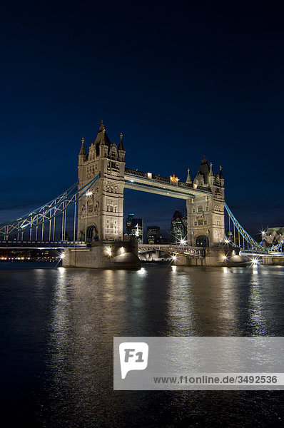 Tower Bridge und Themse  London  England  UK  Europa