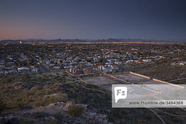 Sonnenuntergang in Phoenix  Arizona  USA  Vogelperspektive